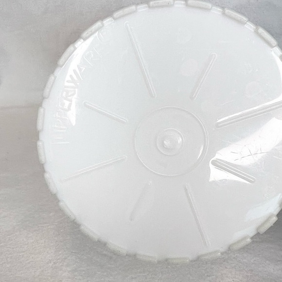 Vintage Tupperware white with red push lid pitcher - Picture 6 of 10